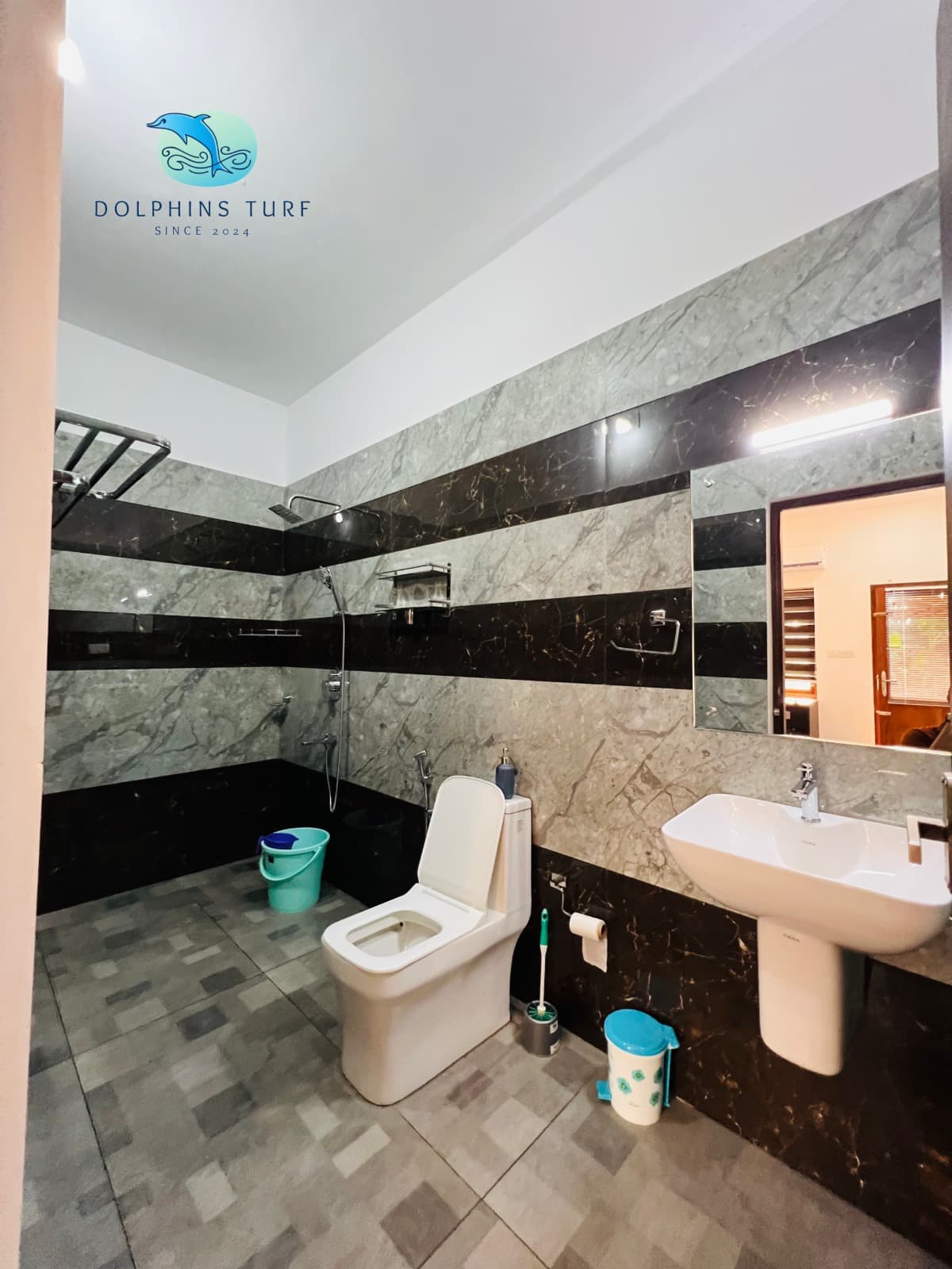 Another view of the bathroom